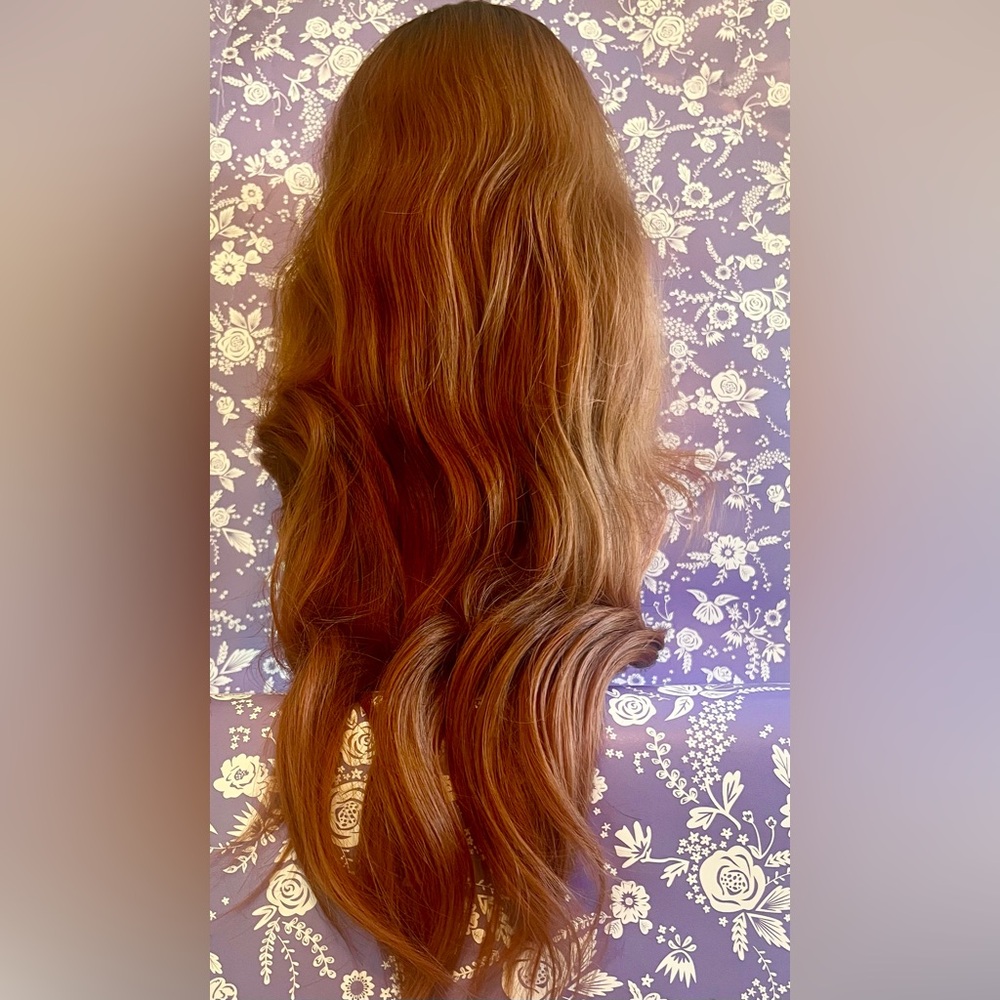 24” long synthetic wig - Picture 5 of 5